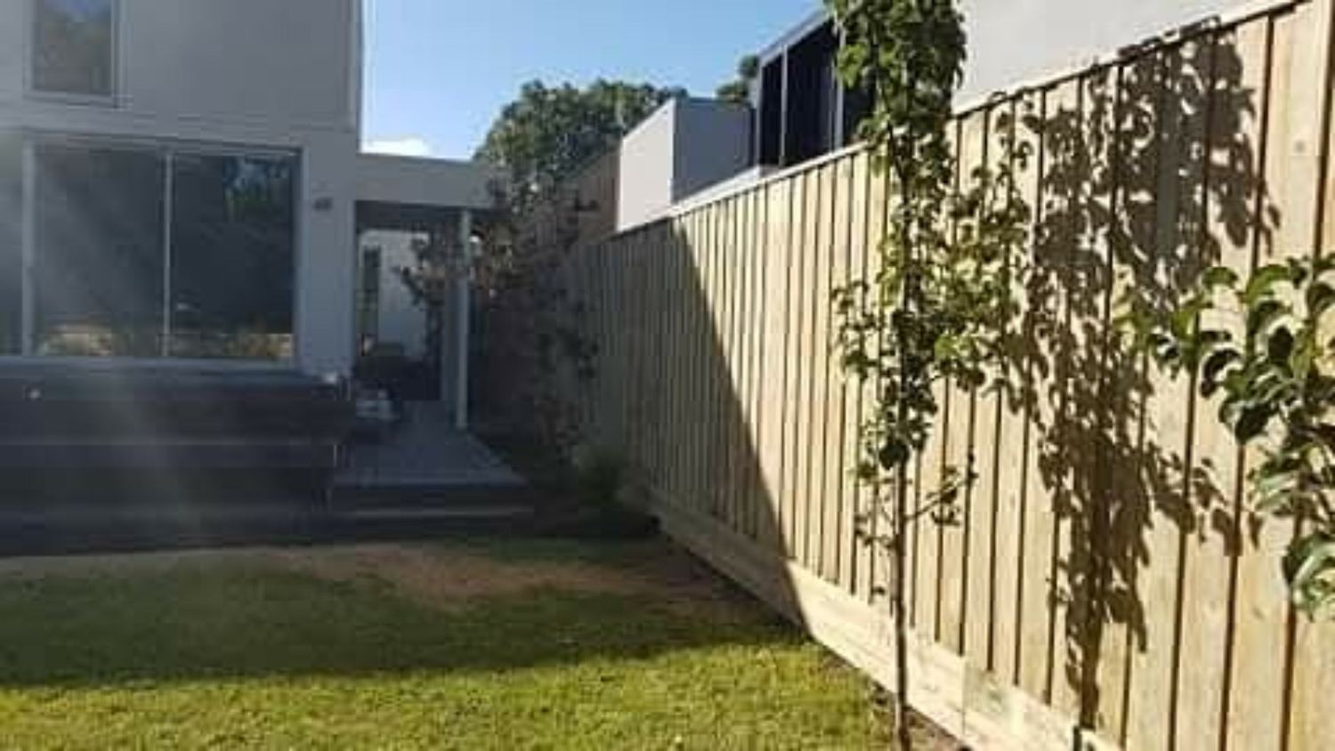 Timber boundary fence 4