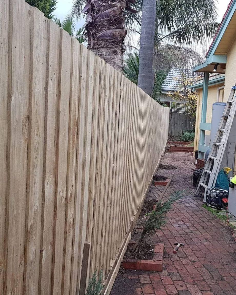 Timber boundary fence 3