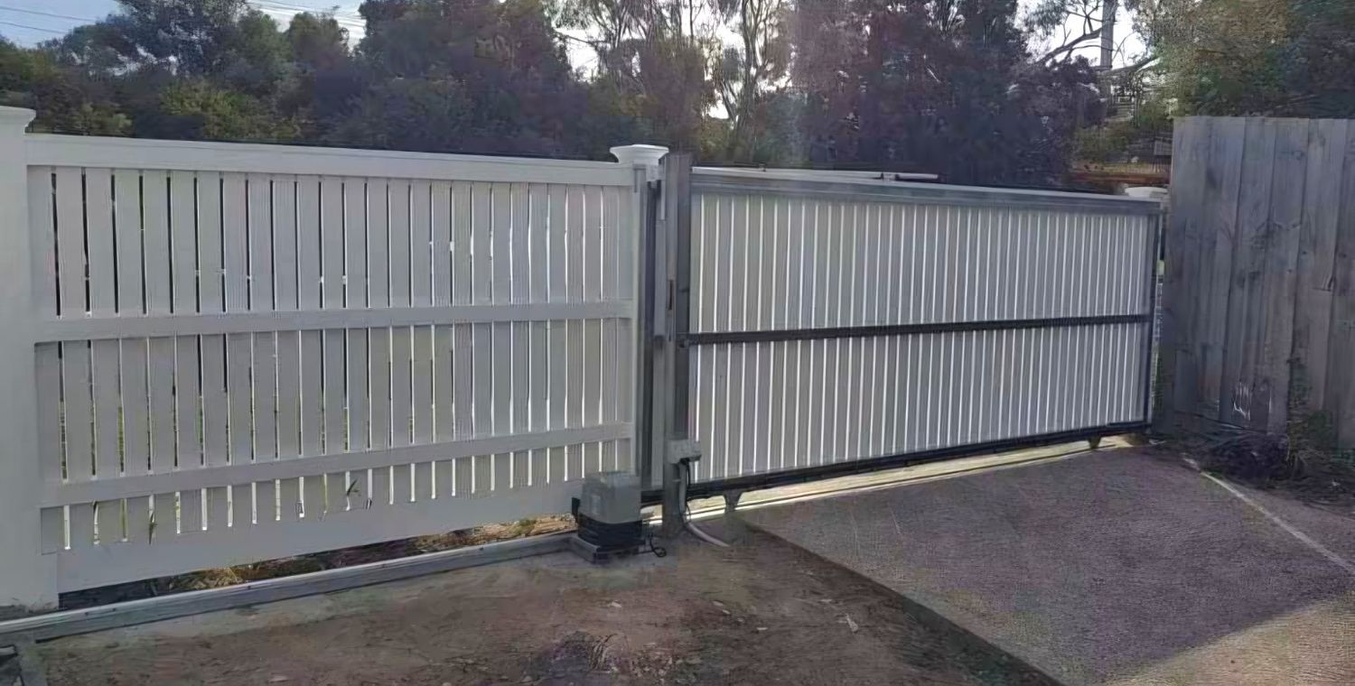 Automatic sliding driveway gate by Mordy Fencing 7