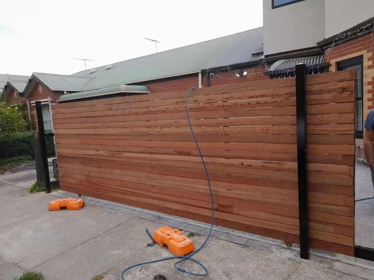 Automatic sliding driveway gate by Mordy Fencing 5