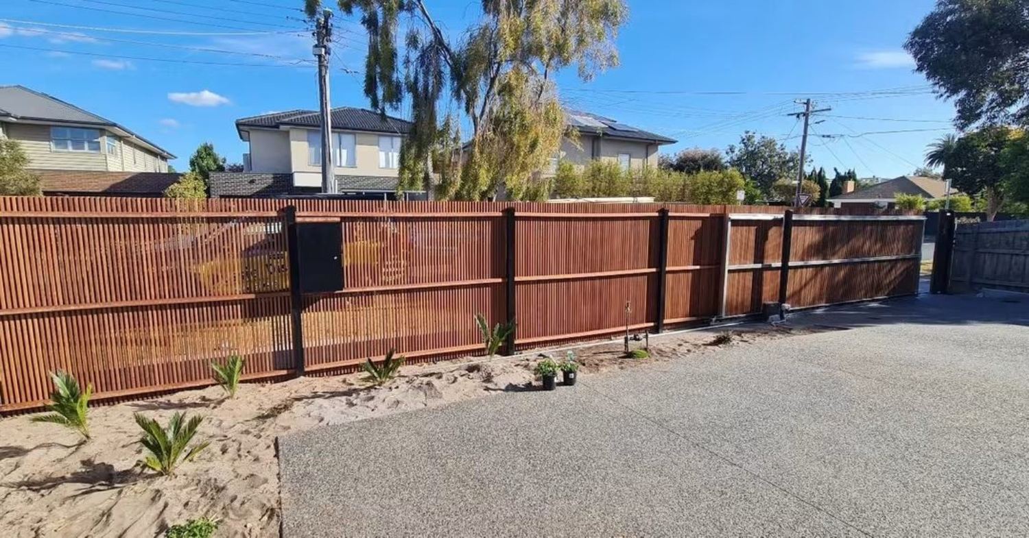 Automatic sliding driveway gate by Mordy Fencing 4